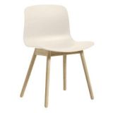 About a Chair AAC12 stoel met gezeept onderstel Cream White