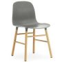Form Chair stoel met eiken onderstel, grijs