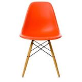 Eames DSW stoel geelachtig esdoorn onderstel, poppy red