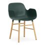 Form Armchair stoel met eiken onderstel groen