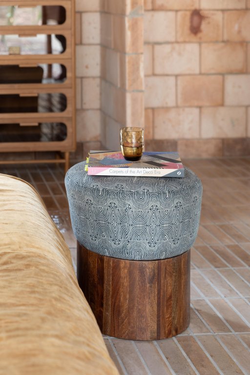 Gallery image for position 1