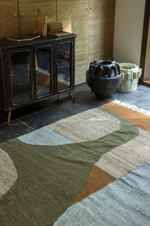 Gallery image for position 2