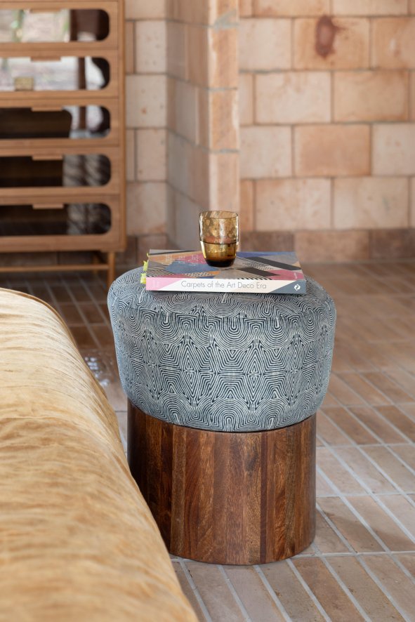 Gallery image for position 1