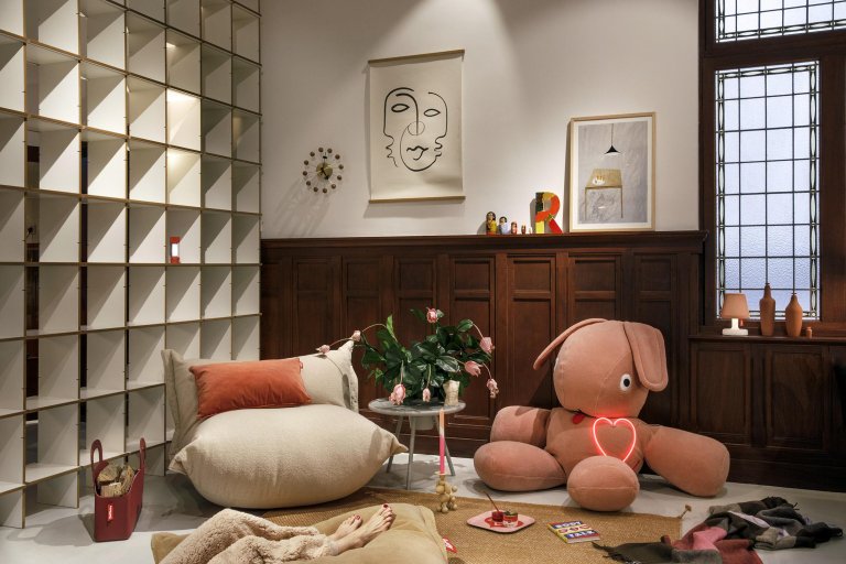 Gallery image for position 16