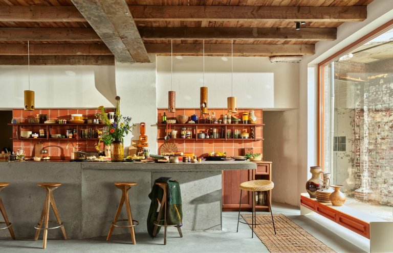 Gallery image for position 3