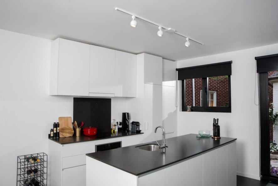 Gallery image for position 3