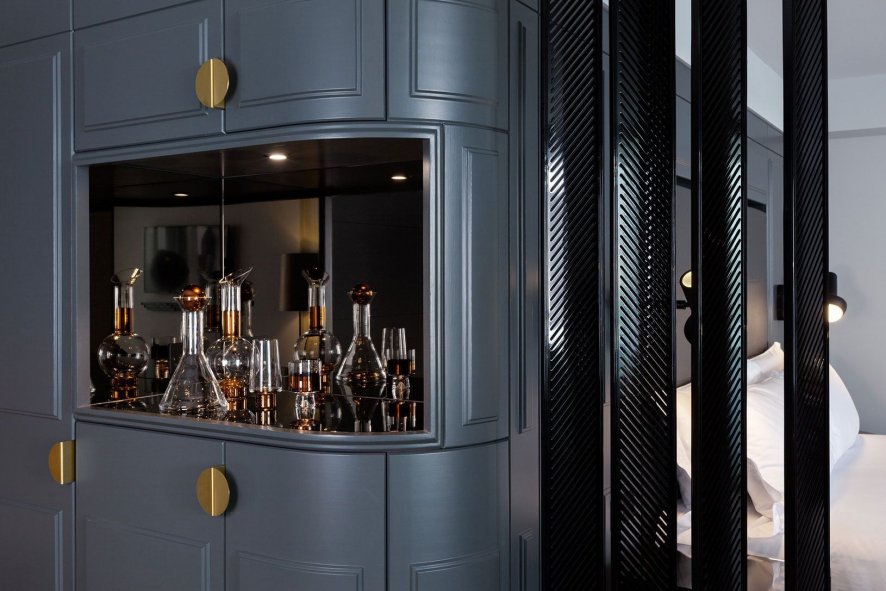 Gallery image for position 6