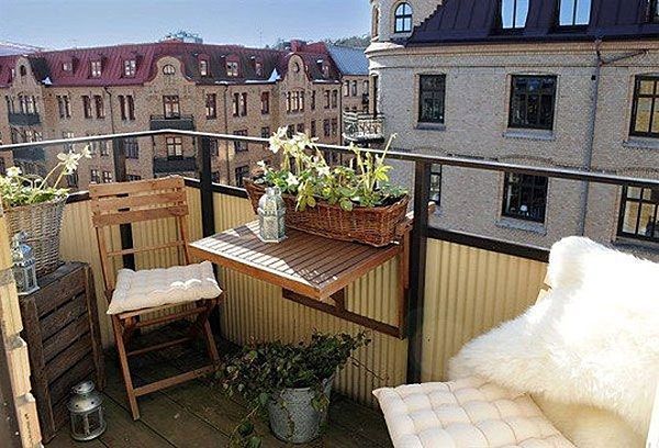 Tuininrichting - Balkon met inklapbaar tafeltje